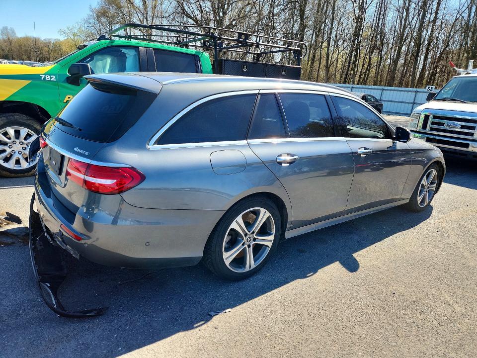 49244636 :رقم المزاد ، WDDZH6GB4HA286733 vin ، 2017 Mercedes-benz E مزاد بيع