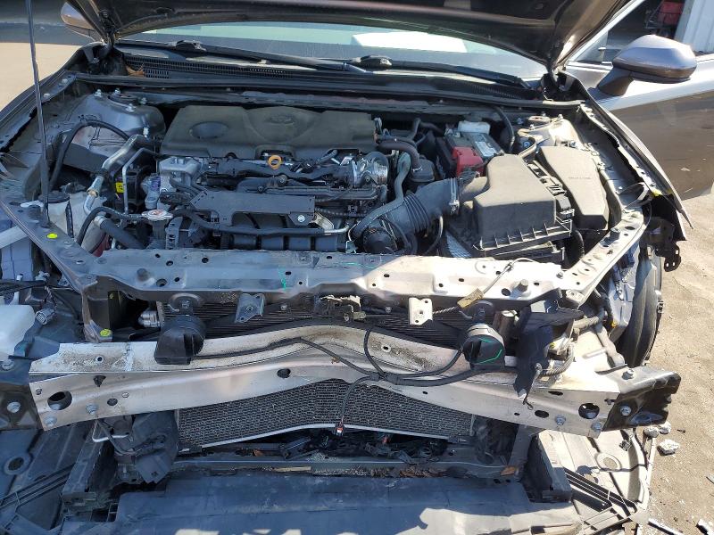 50612646 :رقم المزاد ، 4T1C11AK9MU562442 vin ، 2021 Toyota Camry مزاد بيع