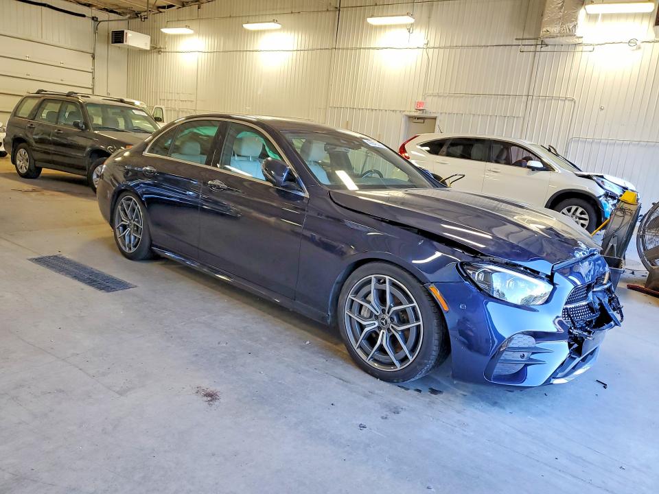 49845386 :رقم المزاد ، W1KZF8EB4NB028366 vin ، 2022 Mercedes-benz E مزاد بيع