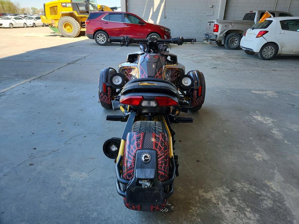 Продажа на аукционе авто 2017 Can-am Spyder Roadster, vin: 2BXRDDD24HV000557, номер лота: 48677036