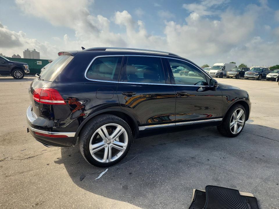 48259636 :رقم المزاد ، WVGGF7BP7HD004689 vin ، 2017 Volkswagen Touareg مزاد بيع