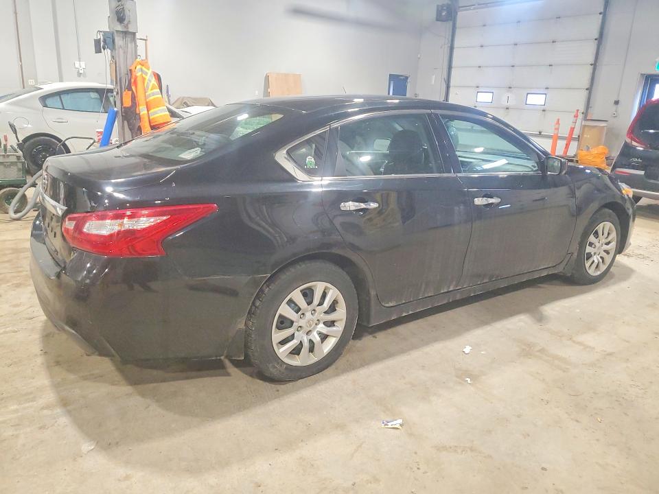 2017 Nissan Altima მანქანა იყიდება აუქციონზე, vin: 1N4AL3AP7HN343417, აუქციონის ნომერი: 49877376