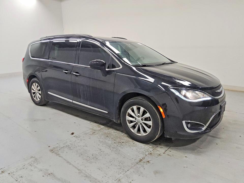 Продаж на аукціоні авто 2017 Chrysler Pacifica, vin: 2C4RC1BG7HR763861, номер лоту: 49868416
