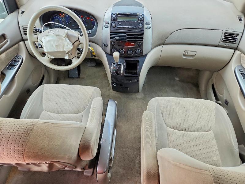 51876086 :رقم المزاد ، 5TDKK4CC7AS331916 vin ، 2010 Toyota Sienna مزاد بيع