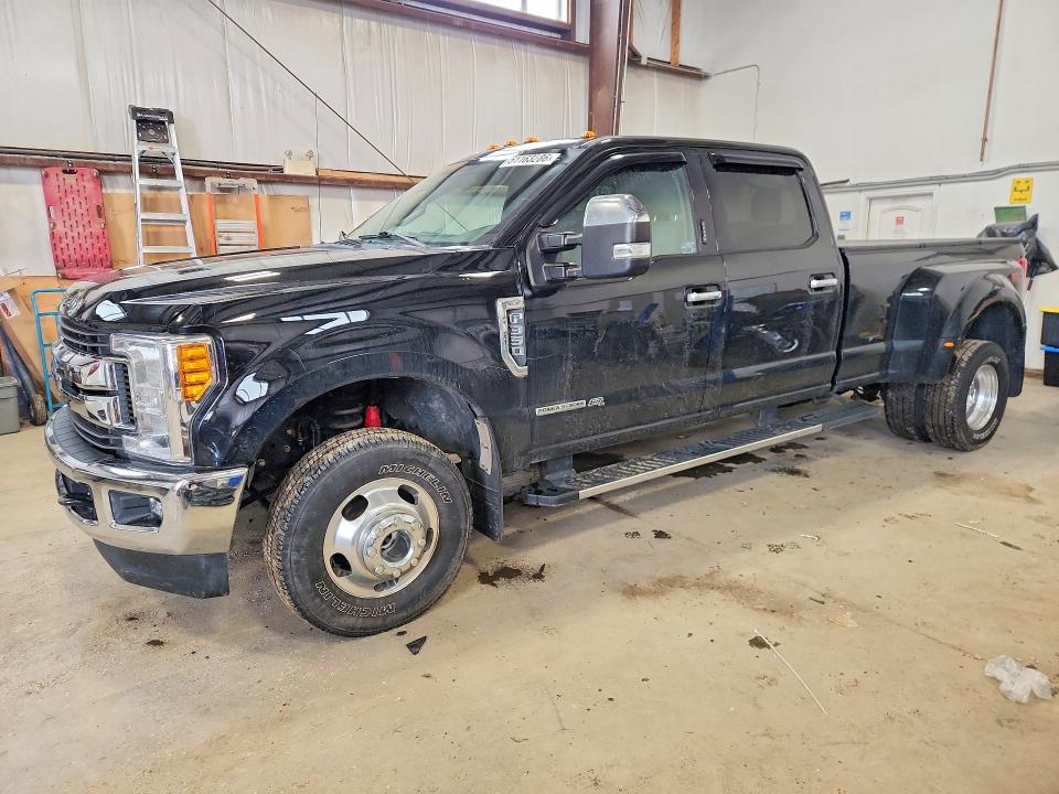 51163286 :رقم المزاد ، 1FT8W3DT8HEE10597 vin ، 2017 Ford F350 مزاد بيع