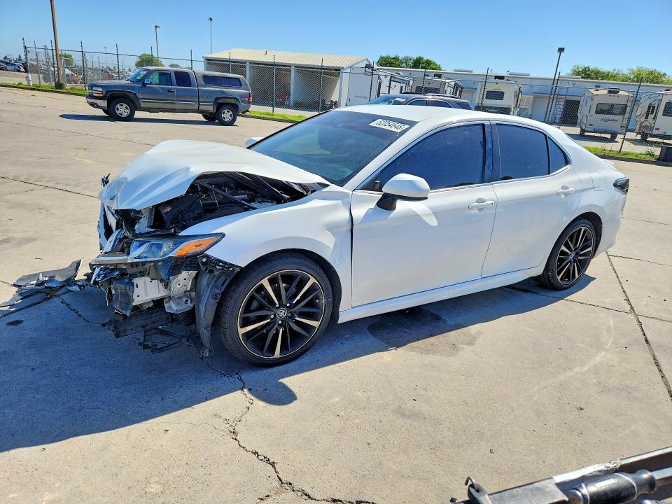 52054646 :رقم المزاد ، JTNB11HK0J3038695 vin ، 2018 Toyota Camry مزاد بيع