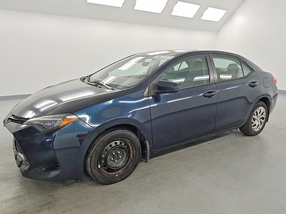 47703836 :رقم المزاد ، 5YFBURHE2JP775554 vin ، 2018 Toyota Corolla مزاد بيع