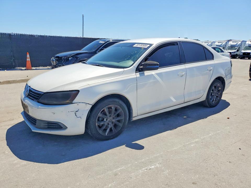 50130586 :رقم المزاد ، 3VWDX7AJ3BM364682 vin ، 2011 Volkswagen Jetta مزاد بيع