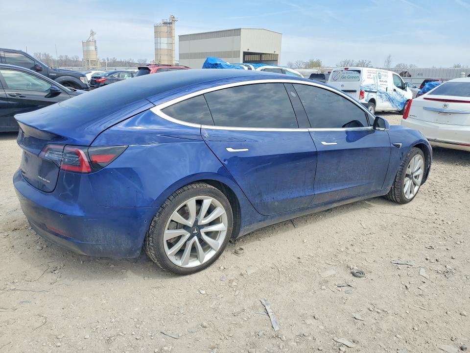 48136426 :رقم المزاد ، 5YJ3E1EB8JF185416 vin ، 2018 Tesla Model 3 مزاد بيع