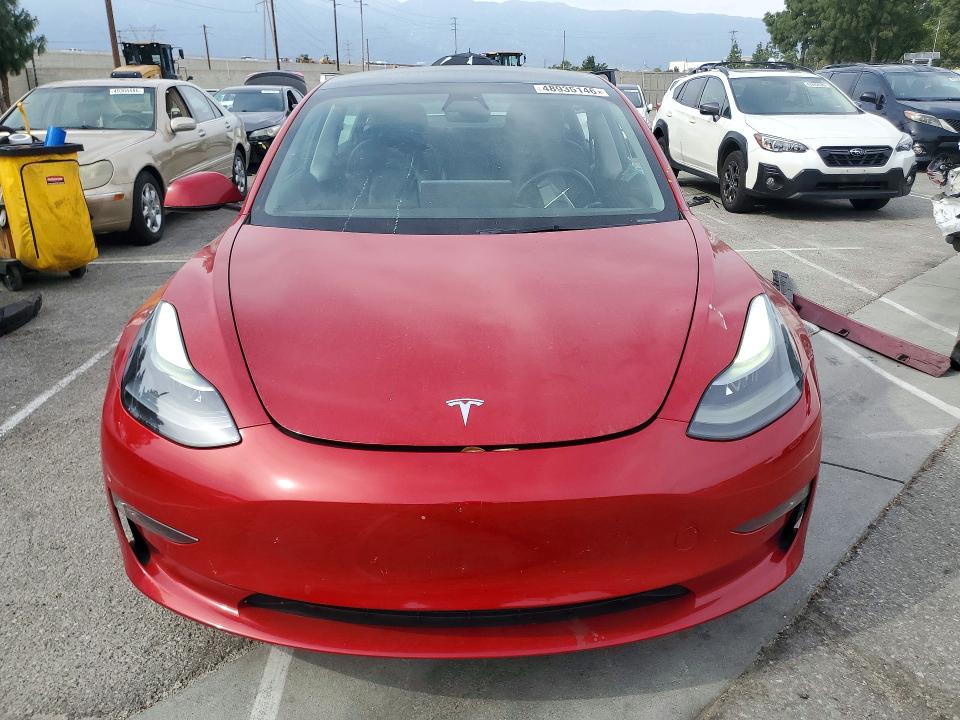 48935146 :رقم المزاد ، 5YJ3E1EC3NF137434 vin ، 2022 Tesla Model 3 مزاد بيع