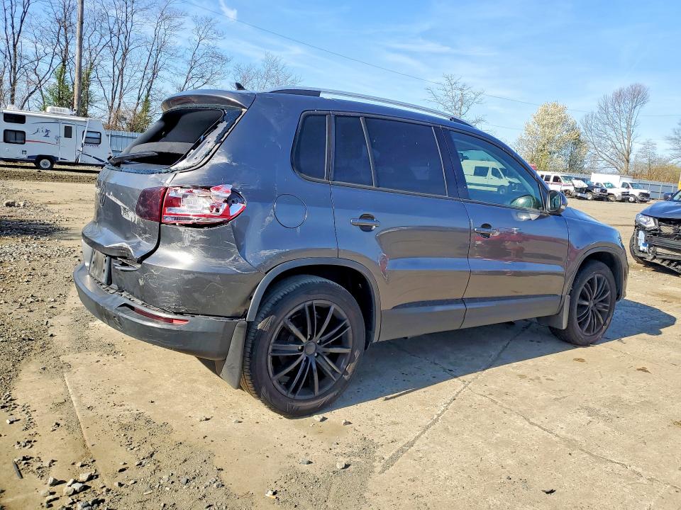 49283806 :رقم المزاد ، WVGBV7AX4FW555081 vin ، 2015 Volkswagen Tiguan مزاد بيع