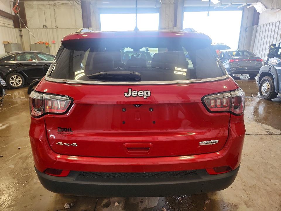 50771736 :رقم المزاد ، 3C4NJDBBXJT373284 vin ، 2018 Jeep Compass مزاد بيع