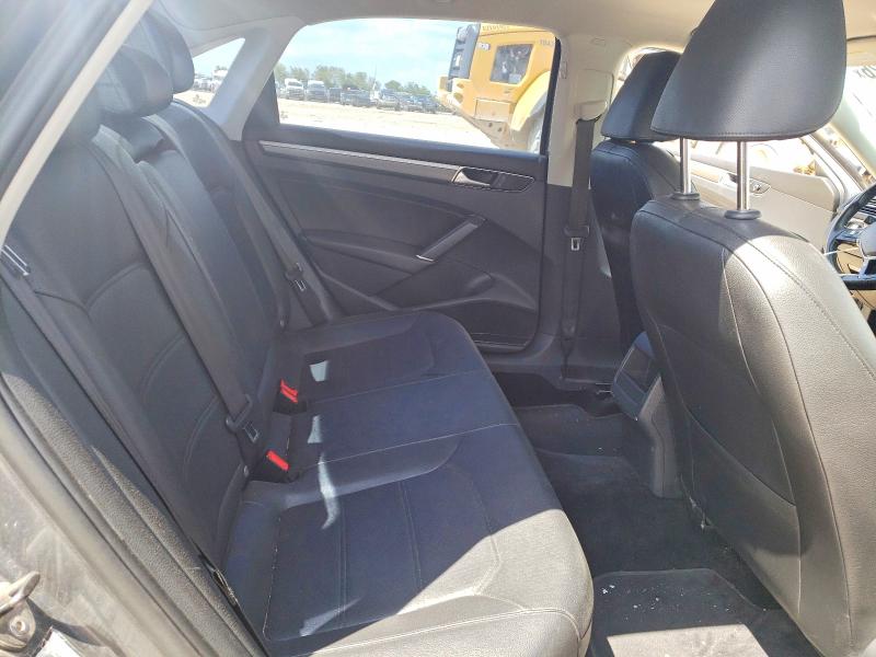 49818226 :رقم المزاد ، 1VWDT7A32HC023667 vin ، 2017 Volkswagen Passat مزاد بيع