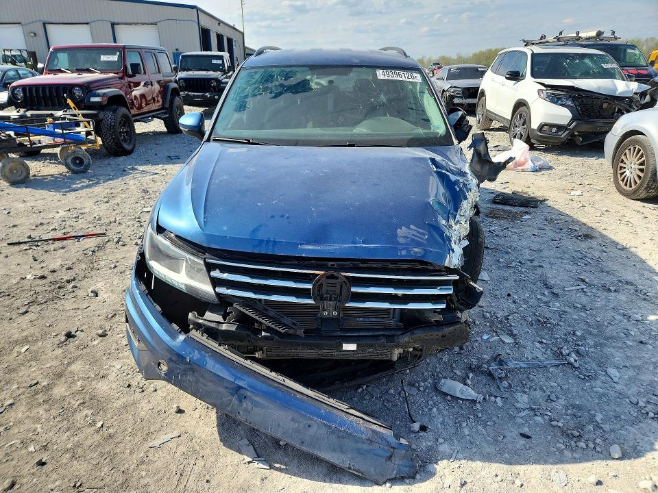 Продажа на аукционе авто 2018 Volkswagen Tiguan, vin: 3VV0B7AX8JM018454, номер лота: 49396126