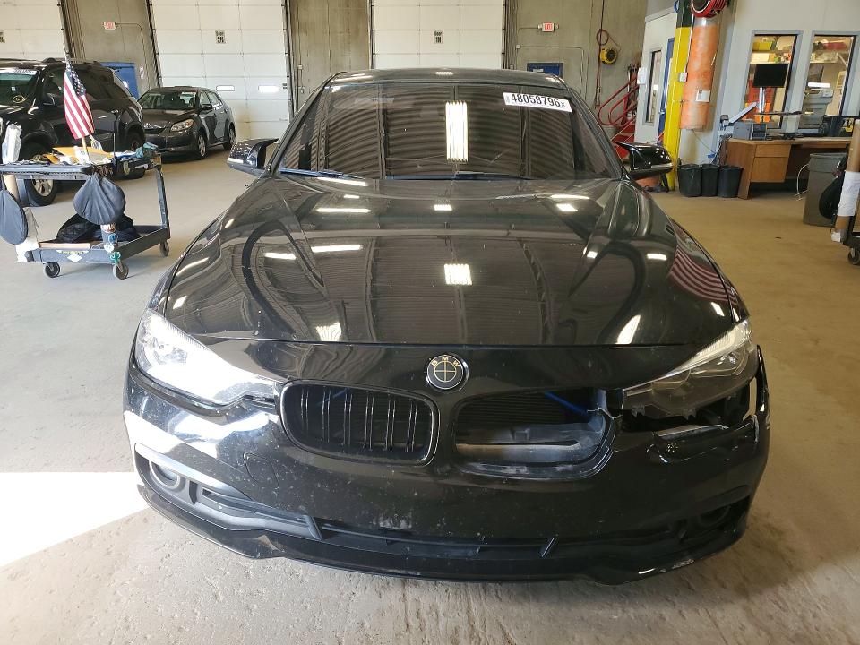 48058796 :رقم المزاد ، WBA8A9C54HK620231 vin ، 2017 Bmw 320 مزاد بيع