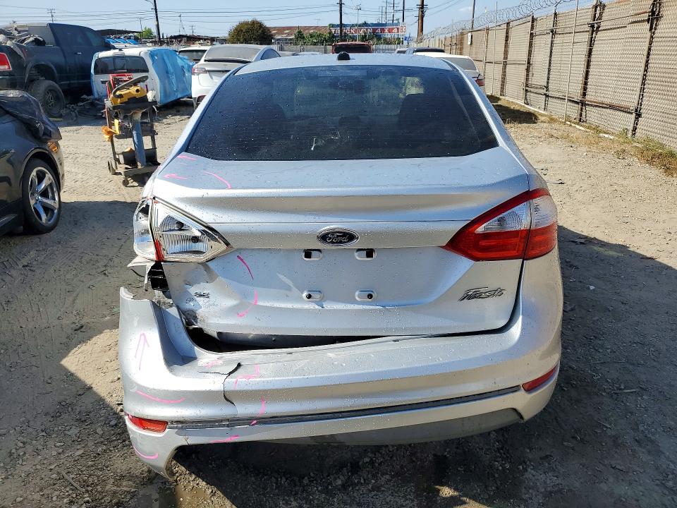 2015 Ford Fiesta მანქანა იყიდება აუქციონზე, vin: 3FADP4BJXFM111712, აუქციონის ნომერი: 50492286
