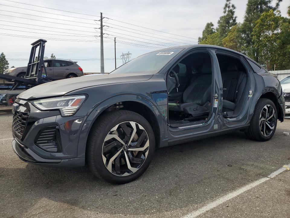 49338096 :رقم المزاد ، WA1CABGE6RB032244 vin ، 2024 Audi Q8 E-tron مزاد بيع