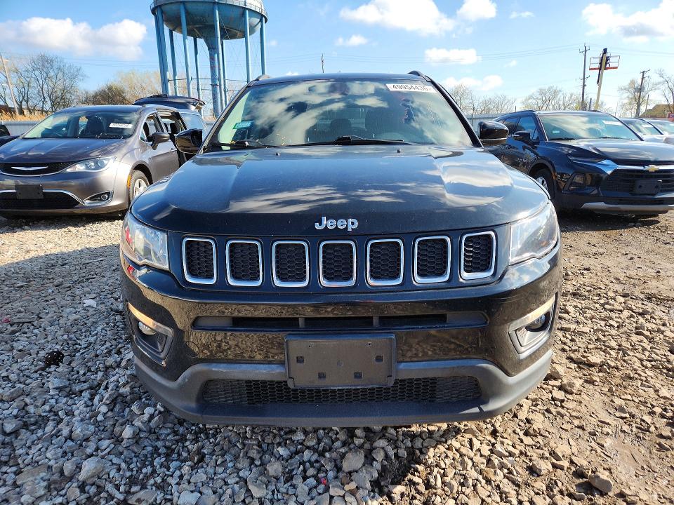 49954436 :رقم المزاد ، 3C4NJCBB6JT502843 vin ، 2018 Jeep Compass مزاد بيع
