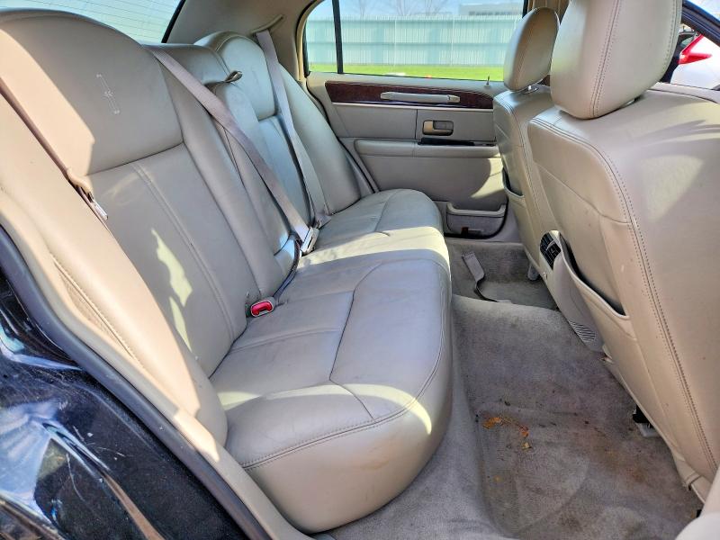 51432746 :رقم المزاد ، 2LNBL8CV5AX615955 vin ، 2010 Lincoln Town Car مزاد بيع