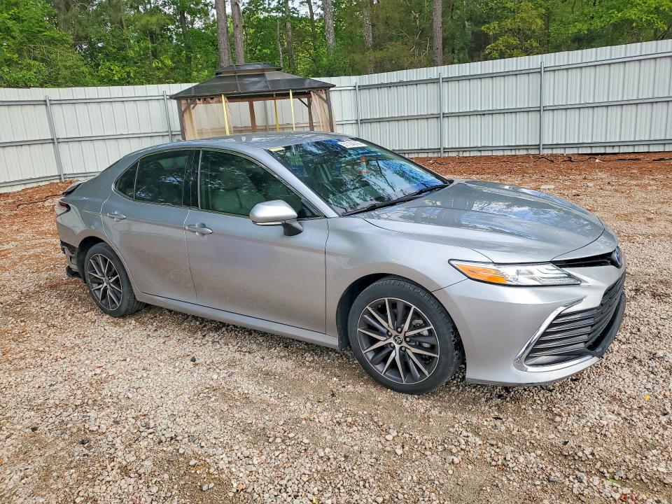 51104516 :رقم المزاد ، 4T1F31AKXNU578643 vin ، 2022 Toyota Camry مزاد بيع
