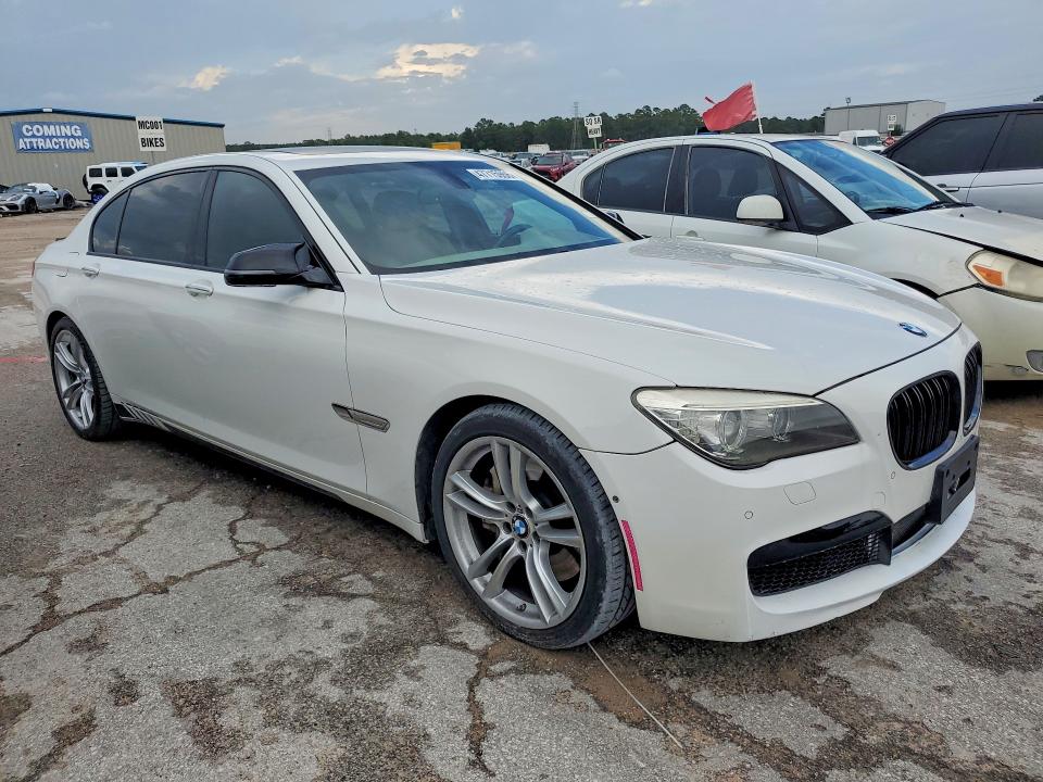 2013 Bmw 750 მანქანა იყიდება აუქციონზე, vin: WBAYE8C53DD132126, აუქციონის ნომერი: 47715956