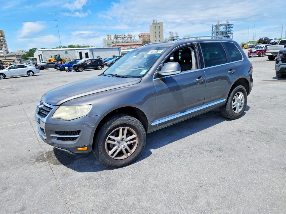 48568956 :رقم المزاد ، WVGBF7A95AD002040 vin ، 2010 Volkswagen Touareg مزاد بيع