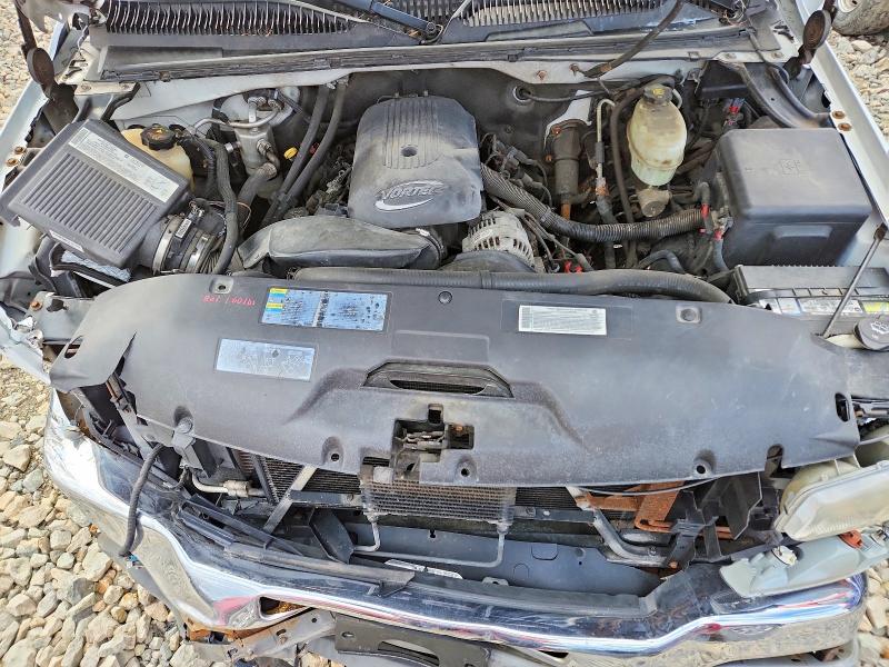 50225776 :رقم المزاد ، 1GDHC24U05E153969 vin ، 2005 Gmc Sierra مزاد بيع