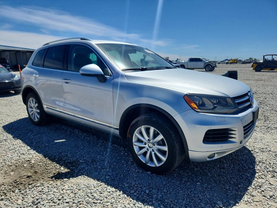 50979366 :رقم المزاد ، WVGEF9BP2DD006833 vin ، 2013 Volkswagen Touareg مزاد بيع