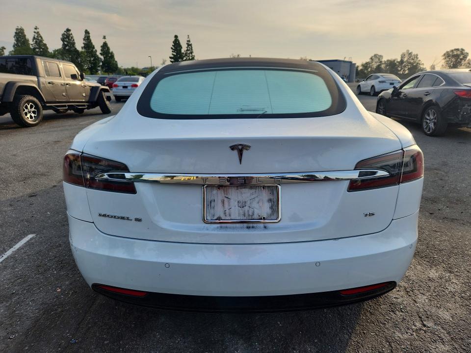 48629886 :رقم المزاد ، 5YJSA1E13HF206276 vin ، 2017 Tesla Model S مزاد بيع