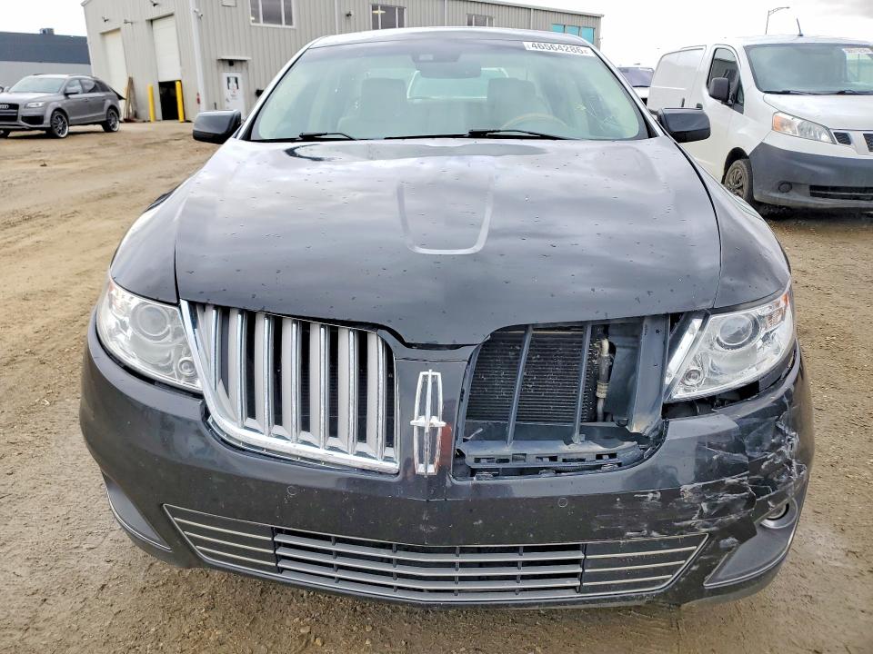 46564286 :رقم المزاد ، 1LNHL9FT4BG613728 vin ، 2011 Lincoln Townhouse Mks مزاد بيع