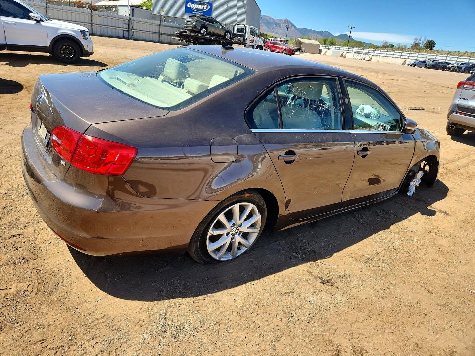 50692046 :رقم المزاد ، 3VWD07AJ8EM384595 vin ، 2014 Volkswagen Jetta مزاد بيع
