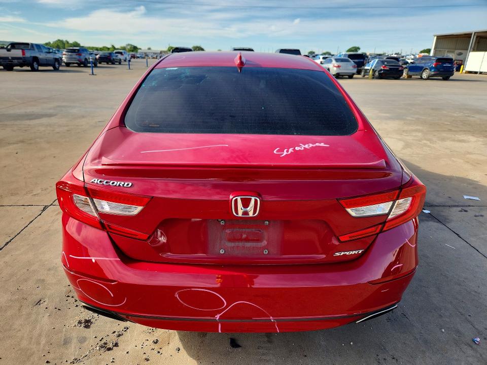 48626276 :رقم المزاد ، 1HGCV1F33JA083569 vin ، 2018 Honda Accord مزاد بيع