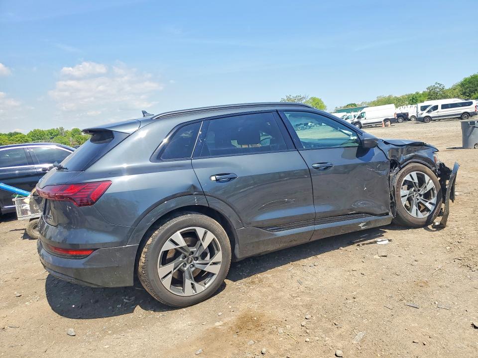 2022 Audi E-tron მანქანა იყიდება აუქციონზე, vin: WA1AAAGE0NB009960, აუქციონის ნომერი: 51321086