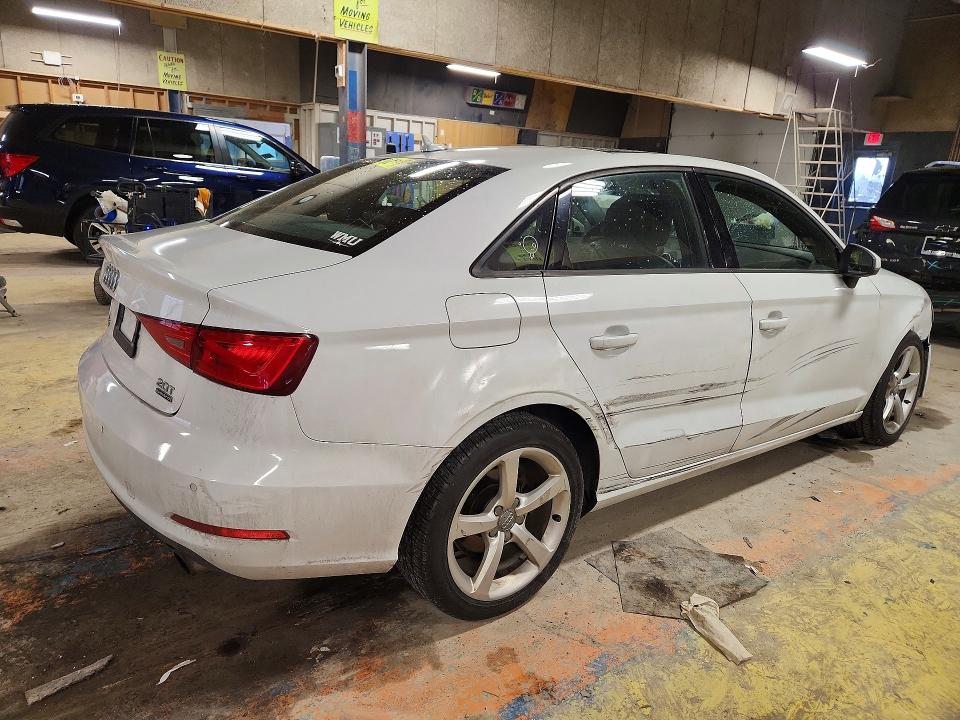 48169756 :رقم المزاد ، WAUBFGFF1F1103553 vin ، 2015 Audi A3 مزاد بيع
