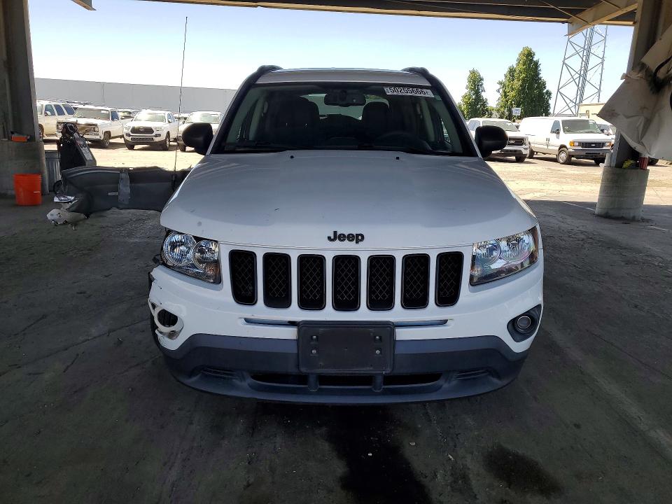 50255666 :رقم المزاد ، 1C4NJCBA4GD742835 vin ، 2016 Jeep Compass مزاد بيع