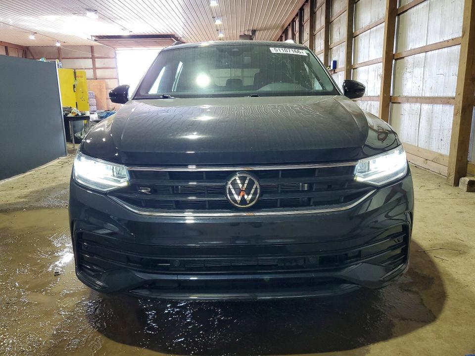 51107166 :رقم المزاد ، 3VV8B7AX5NM083027 vin ، 2022 Volkswagen Tiguan مزاد بيع
