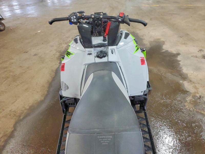 48866936 :رقم المزاد ، 4UF18SNW6JT100750 vin ، 2018 Arctic Cat Zr8000 137 Sp Es Er مزاد بيع