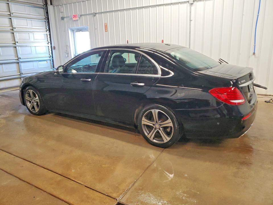 49777996 :رقم المزاد ، WDDZF4JB2HA111223 vin ، 2017 Mercedes-benz E مزاد بيع