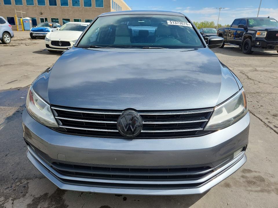 51373076 :رقم المزاد ، 3VWD17AJ1FM220829 vin ، 2015 Volkswagen Jetta مزاد بيع