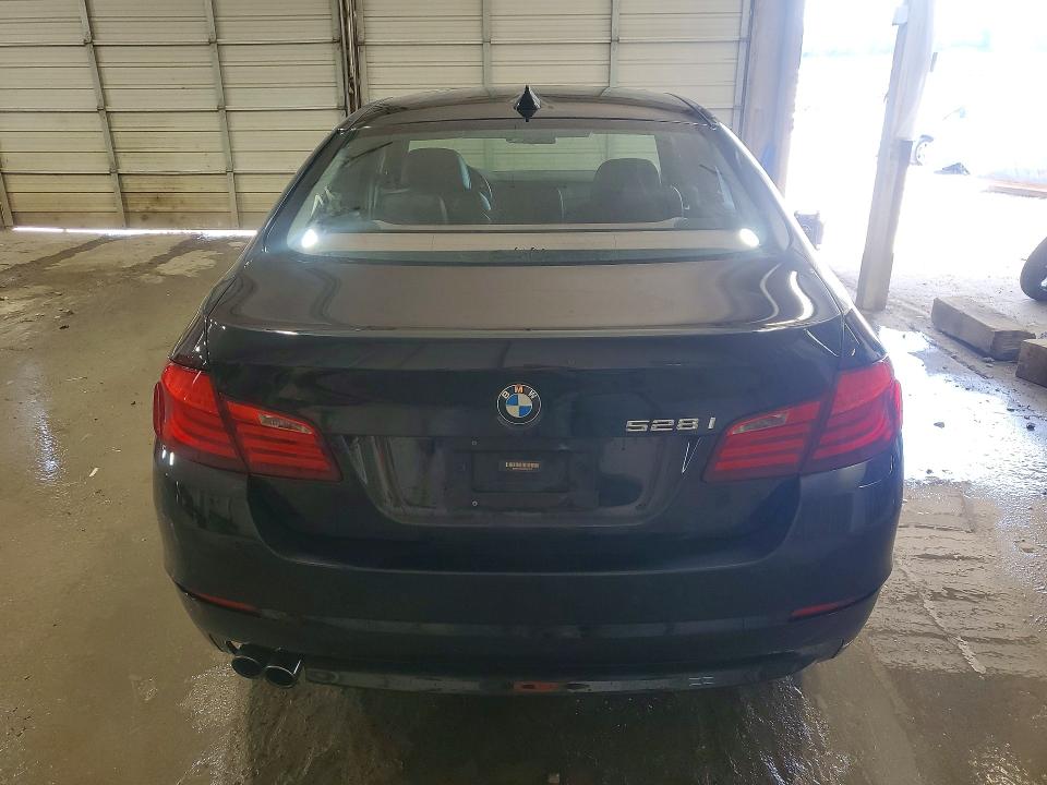 51411826 :رقم المزاد ، WBAFR1C56BDV81512 vin ، 2011 Bmw 528 مزاد بيع