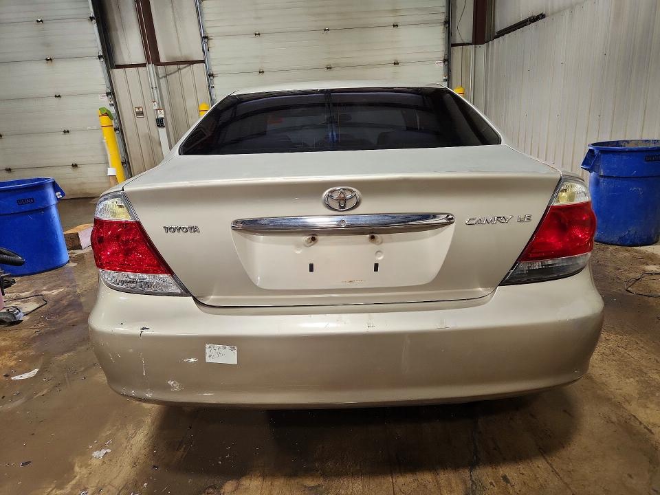 2005 Toyota Camry მანქანა იყიდება აუქციონზე, vin: 4T1BE32K95U381904, აუქციონის ნომერი: 50631336