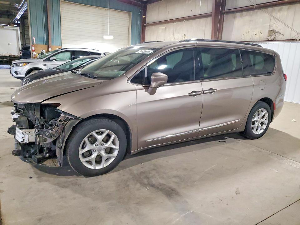 Продажа на аукционе авто 2017 Chrysler Pacifica, vin: 2C4RC1EG6HR585288, номер лота: 51823916
