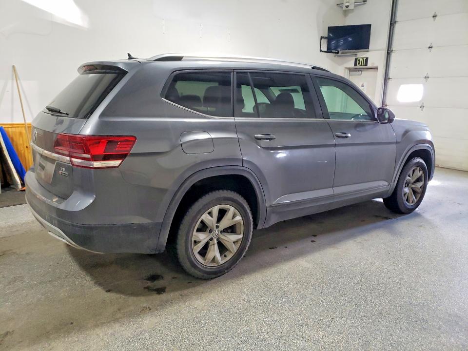 50676096 :رقم المزاد ، 1V2HR2CAXJC501985 vin ، 2018 Volkswagen Atlas مزاد بيع