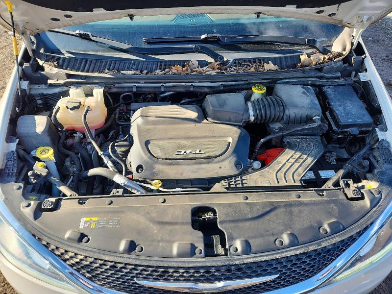 48930106 :رقم المزاد ، 2C4RC1GG8HR647688 vin ، 2017 Chrysler Pacifica مزاد بيع