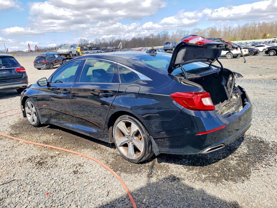 48932216 :رقم المزاد ، 1HGCV1F33JA205220 vin ، 2018 Honda Accord مزاد بيع