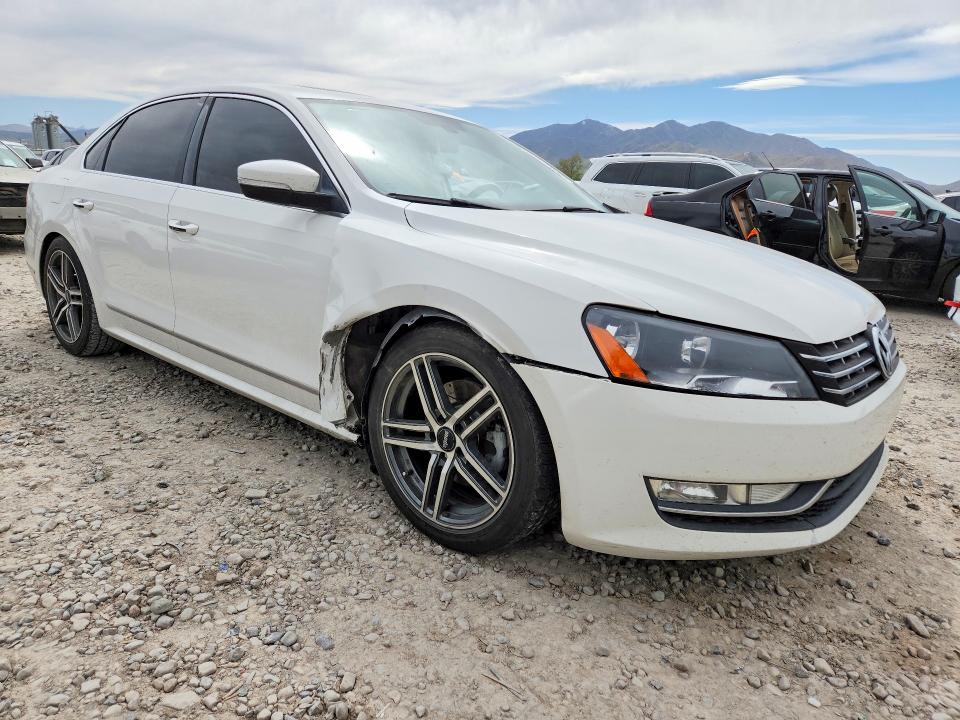 50517056 :رقم المزاد ، 1VWCN7A30DC101346 vin ، 2013 Volkswagen Passat مزاد بيع
