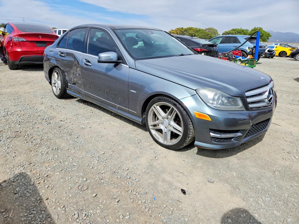 50006816 :رقم المزاد ، WDDGF4HB7CR207937 vin ، 2012 Mercedes-benz C مزاد بيع