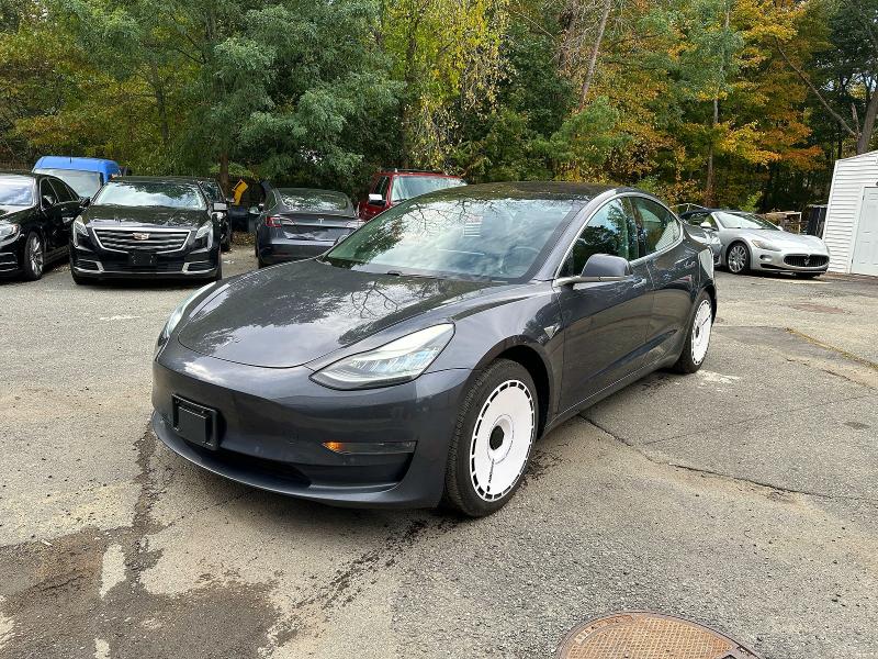 51422386 :رقم المزاد ، 5YJ3E1EB1JF119421 vin ، 2018 Tesla Model 3 مزاد بيع