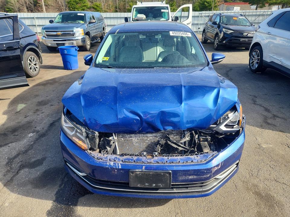 2017 Volkswagen Passat მანქანა იყიდება აუქციონზე, vin: 1VWBT7A32HC055087, აუქციონის ნომერი: 49225406