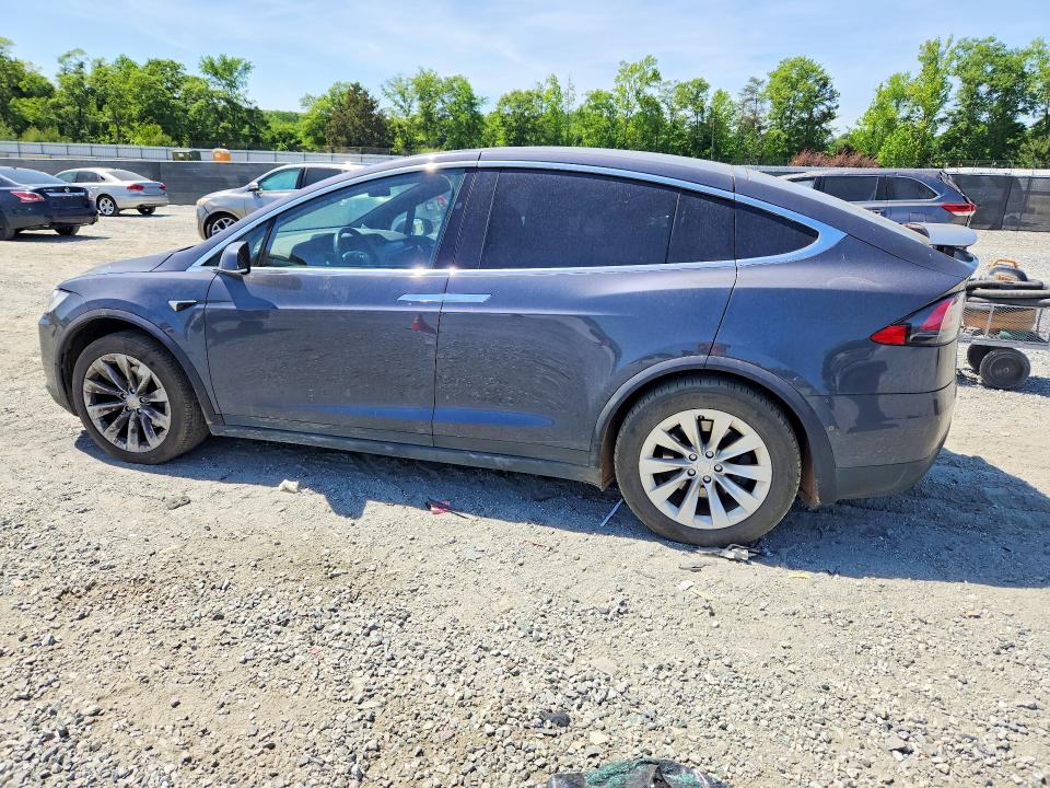 50370076 :رقم المزاد ، 5YJXCAE22JF138437 vin ، 2018 Tesla Model X مزاد بيع